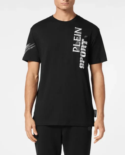 Czarny t-shirt z kontrastowym nadrukiem