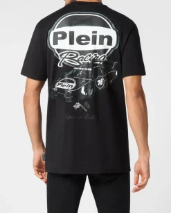 Czarny t-shirt z okrągłym nadrukiem na piersi