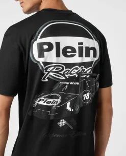 Czarny t-shirt z okrągłym nadrukiem na piersi