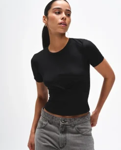 Czarny t-shirt z twistem