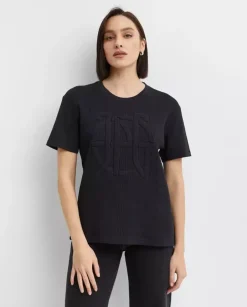 Czarny t-shirt z wytłoczonym logo