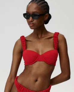 Czerwona góra od bikini Capri Sun