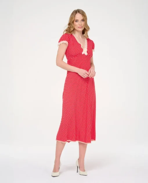 Czerwona sukienka w groszki Polka