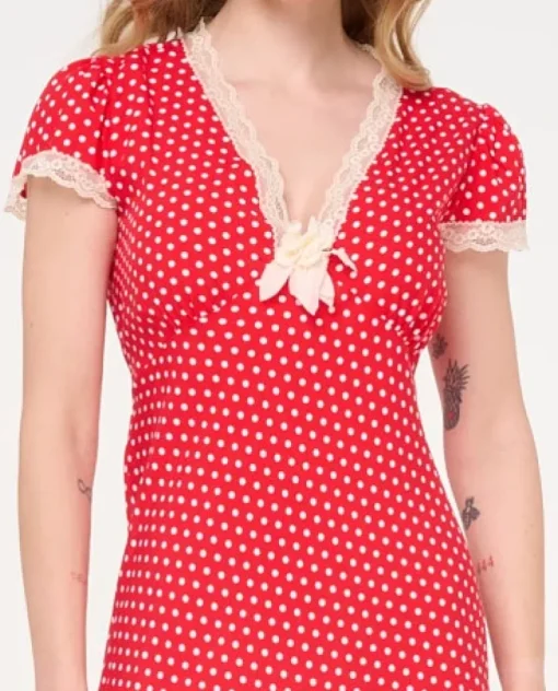 Czerwona sukienka w groszki Polka