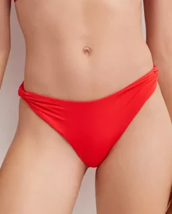 Czerwony dół od bikini