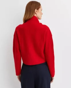 Czerwony sweter z golfem