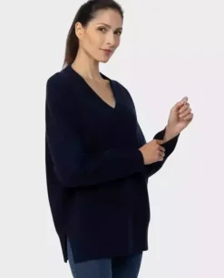 Granatowy sweter z kaszmiru