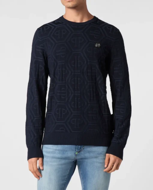 Granatowy sweter z monogramem
