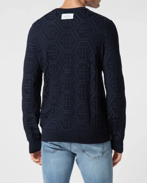 Granatowy sweter z monogramem