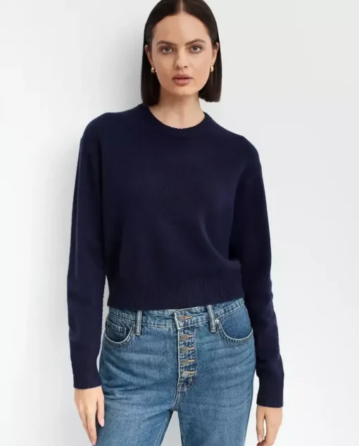 Granatowy sweter z wełny