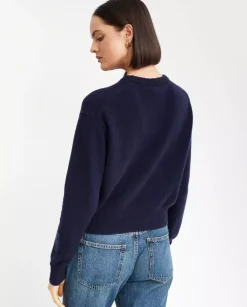 Granatowy sweter z wełny