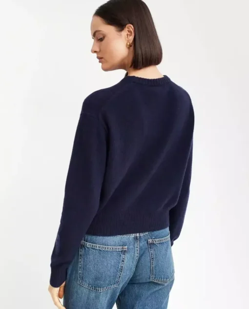 Granatowy sweter z wełny