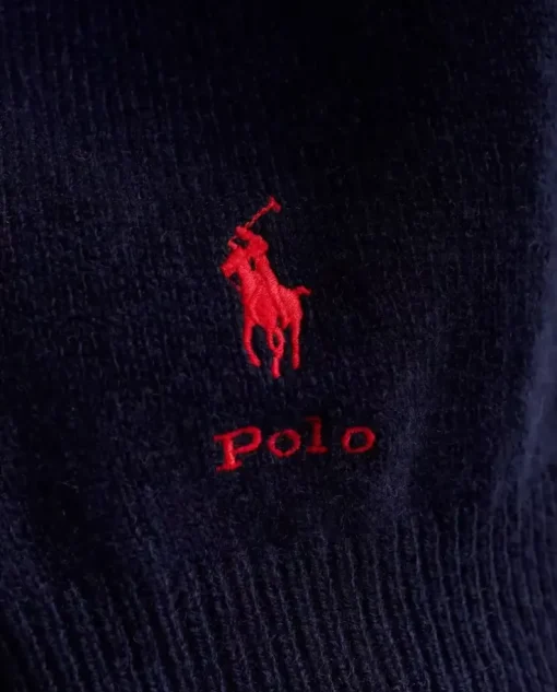 Granatowy sweter z wełny