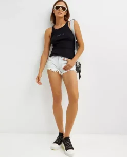 Jasnoniebieskie jeansowe shorty