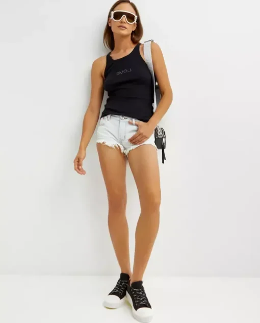 Jasnoniebieskie jeansowe shorty