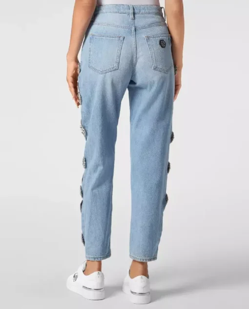 Jasnoniebieskie jeansy z wycięciami