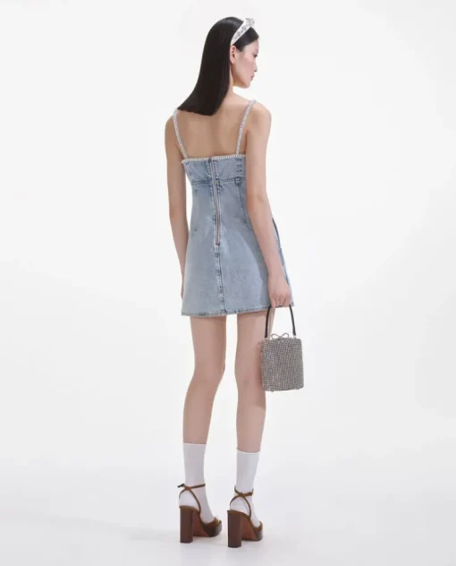 Niebieska jeansowa sukienka mini