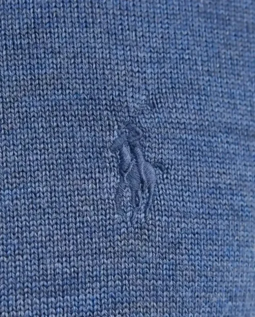 Niebieski sweter z logo