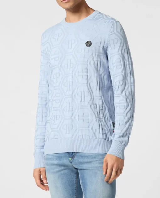 Niebieski sweter z monogramem