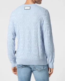 Niebieski sweter z monogramem