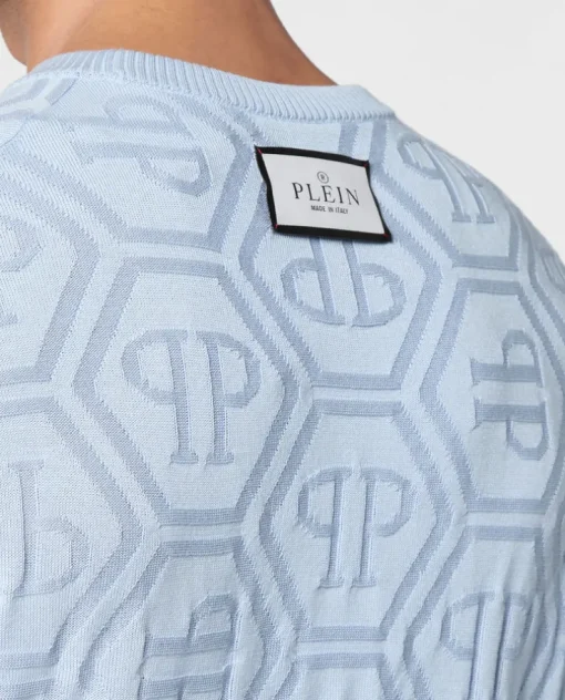 Niebieski sweter z monogramem
