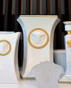 Porcelanowy wazon Gorgona
