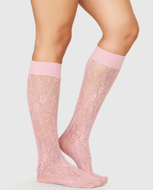 Różowe koronkowe podkolanówki Rosa
