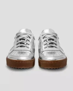 Srebrne sneakersy ze skóry