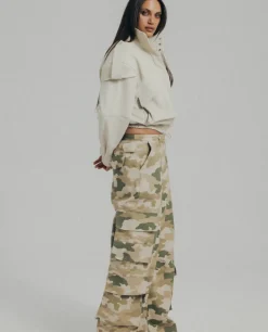 Szerokie spodnie cargo Camo