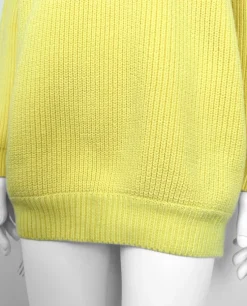 Żółty sweter oversize
