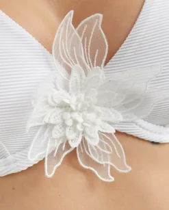 Usztywniana góra od bikini z kwiatową aplikacją