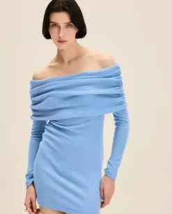 Wełniana niebieska mini sukienka off-shoulder