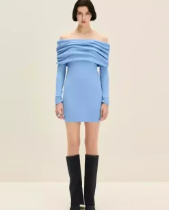 Wełniana niebieska mini sukienka off-shoulder