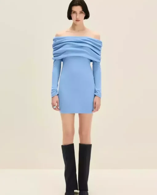 Wełniana niebieska mini sukienka off-shoulder