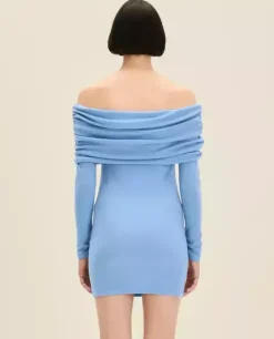 Wełniana niebieska mini sukienka off-shoulder