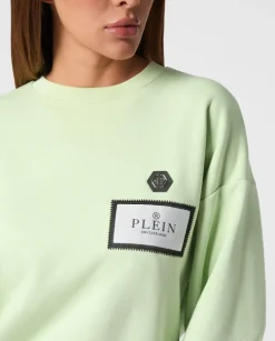 Zielona bluza z naszywką z logo